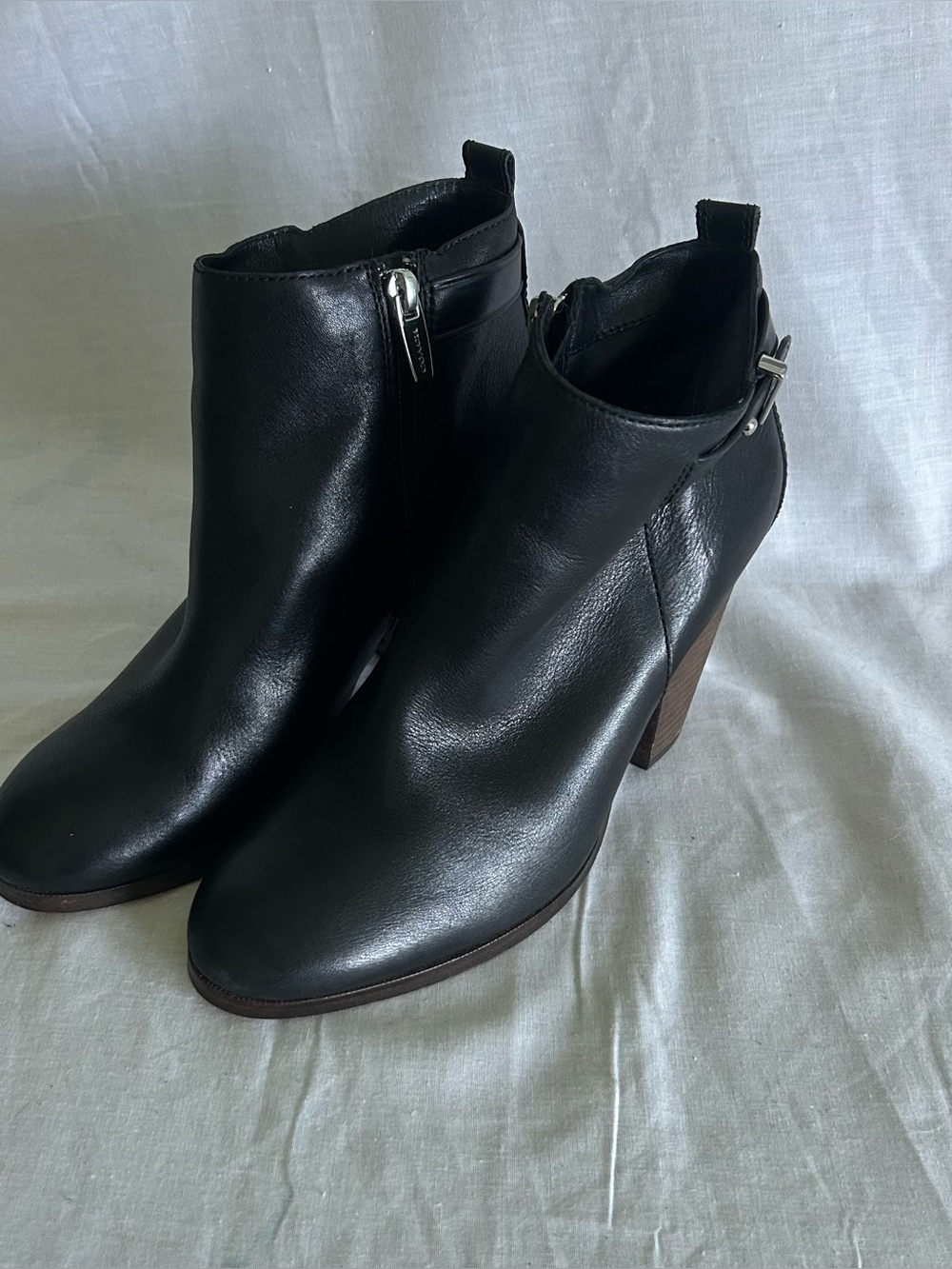 COACH Hewes Safari Black Leather Block Heel Ankle Booties (Style A6841)Size 8/38